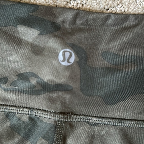 Lululemon leggings a green camo - Picture 4 of 6
